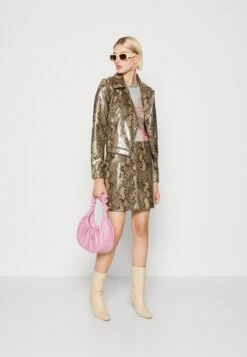 Noisy May Nmtaylor Hunter Biker Jacket - Imitatieleren Jas - Beige 9 Noisy May Nmtaylor Hunter Biker Jacket - Imitatieleren Jas - Beige -Noisy May 9b8697cf6313421badb7fd6b41f1f988