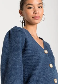 Noisy May NmsonNeck Cardigan - Vest - China Blue 11 Noisy May NmsonNeck Cardigan - Vest - China Blue -Noisy May 9c51ce0d5ba540d88f8859a909de3f5c