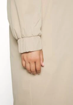 Nmsoffy - Mantel - Off-White 14 Nmsoffy - Mantel - Off-White -Noisy May a1c9756ce20f4903bf0c47e579daa7d6