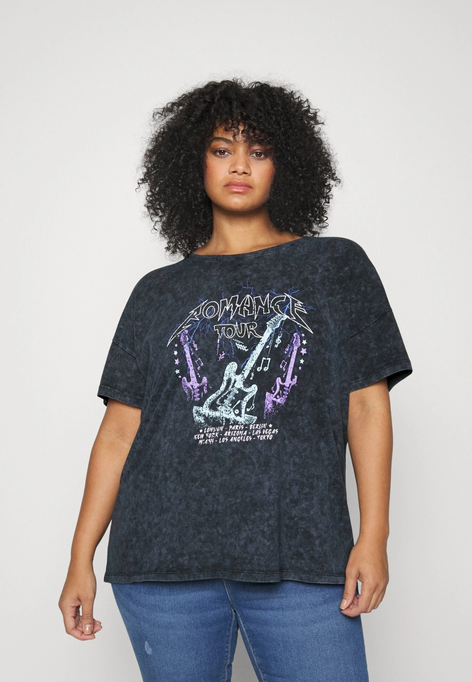 Nmida - T-Shirt Print - Black Romance 3 Nmida - T-Shirt Print - Black Romance