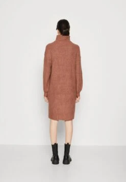 Noisy May Nmrobina High Neck Dress - Gebreide Jurk - Cognac 10 Noisy May Nmrobina High Neck Dress - Gebreide Jurk - Cognac -Noisy May a2d22428a2ed46cb91acf2f6820c5722
