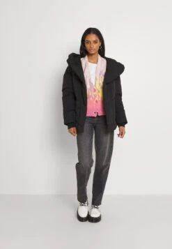 Noisy May -Noisy May a574ffc0a33b4312be33eb9e73f5ceb7