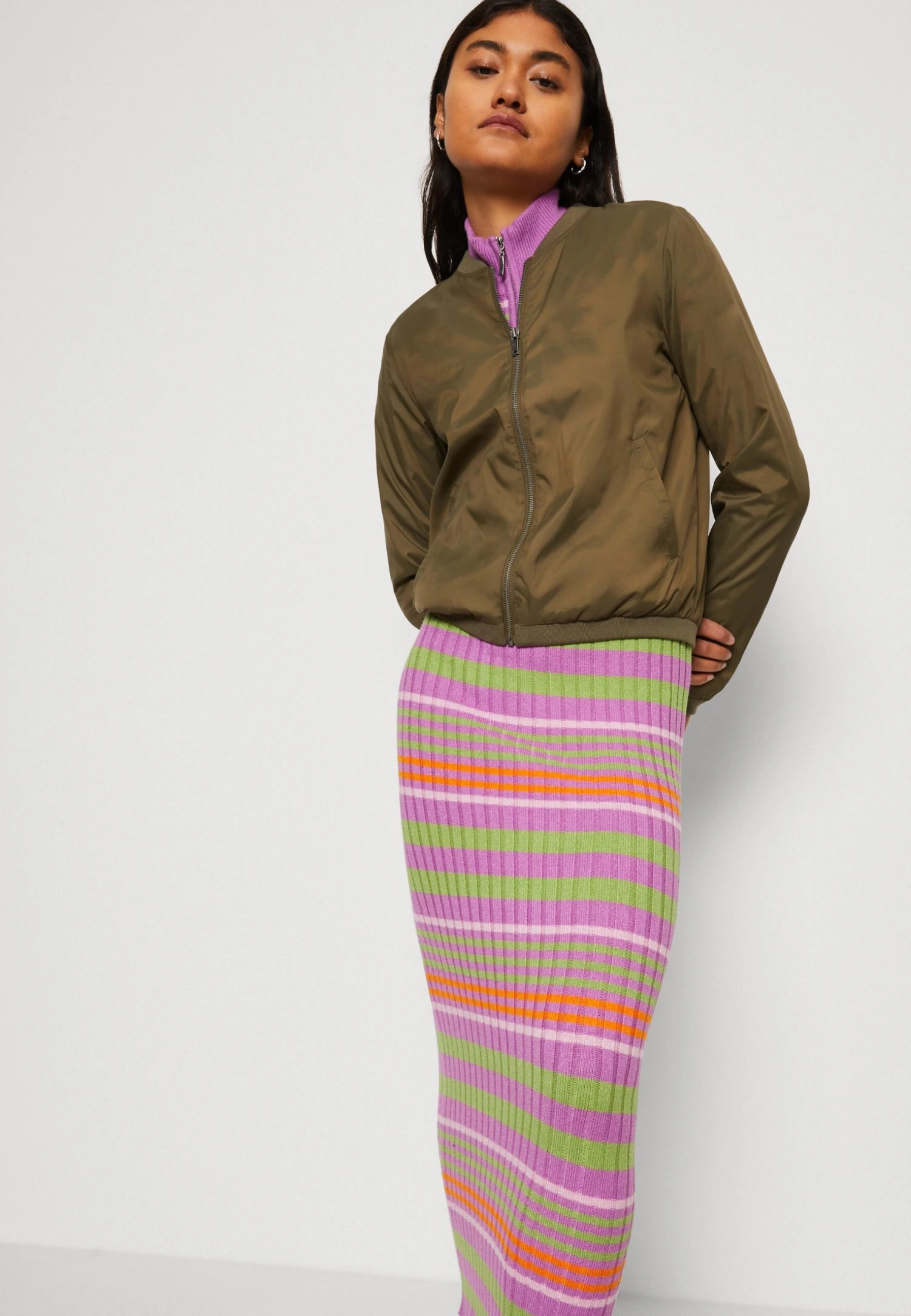 Noisy May Nmluana Jacket - Bomberjacks - Kalamata 6 Noisy May Nmluana Jacket - Bomberjacks - Kalamata - Afbeelding 4