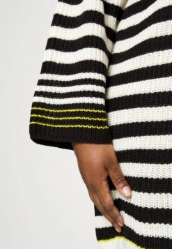 Nmclaire Highneck Knit Dress Curve - Gebreide Jurk - Black/White W.Citronelle Contrast -Noisy May abb07fe66c424eaaab6793288048e185