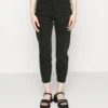Noisy May Petite Nmmoni - Straight Leg Jeans - Black -Noisy May b0ace748b81b40218e7a6cdf36e84435