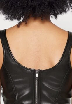 Noisy May Petite Nmpaulo Crop Top - Blouse - Black -Noisy May b9149435f7334e2bb5e3eb38eba6a3ea