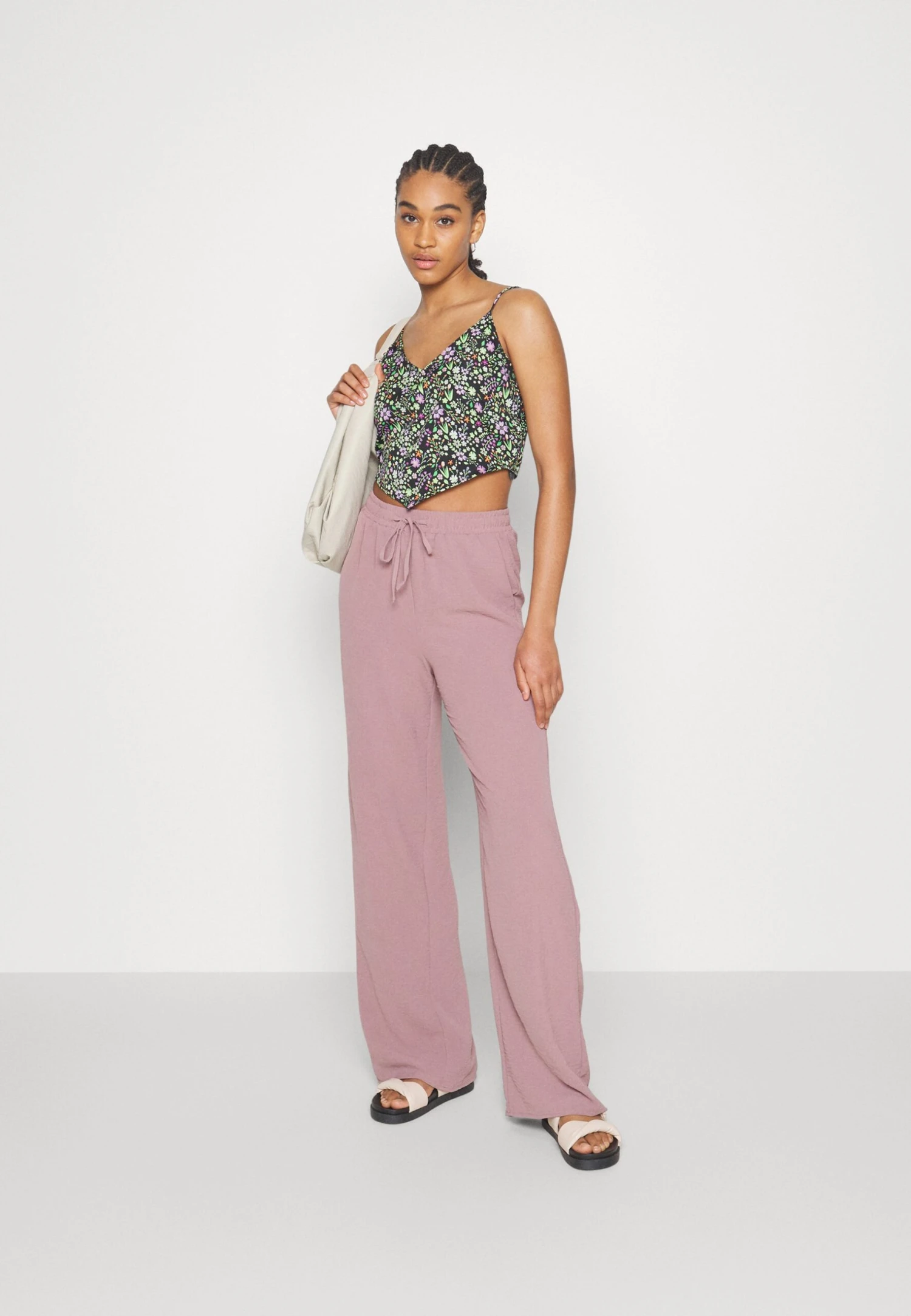 Noisy May Singlet Crop - Top - Black 4 Noisy May Singlet Crop - Top - Black - Afbeelding 2