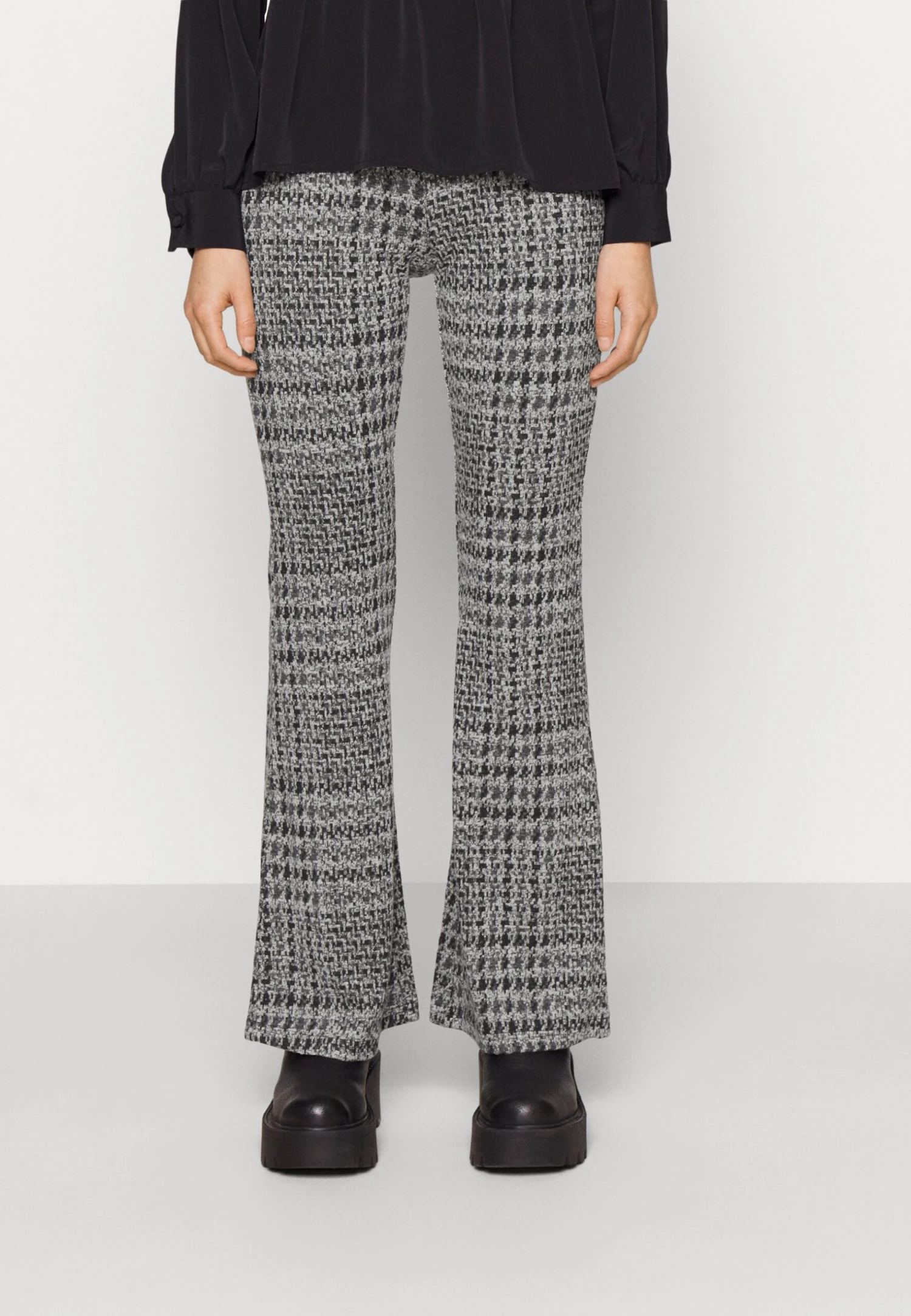 Noisy May Petite Nmtowny Pant- Broek - Black 3 Noisy May Petite Nmtowny Pant- Broek - Black