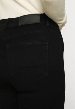 Noisy May Petite Nmsallie Flare Noos - Relaxed Fit Jeans - Black -Noisy May cab3d59f0150425f88c6e5178f932d74