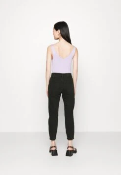Noisy May Petite Nmmoni - Straight Leg Jeans - Black -Noisy May cb4634e817a346e982ac8cf32bfc8dbe