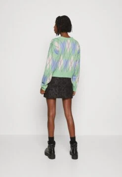 Noisy May Nmkirsty L/S V-Neck - Vest - Absinthe Green -Noisy May d542eb481c774e77840dd0f320aaa451