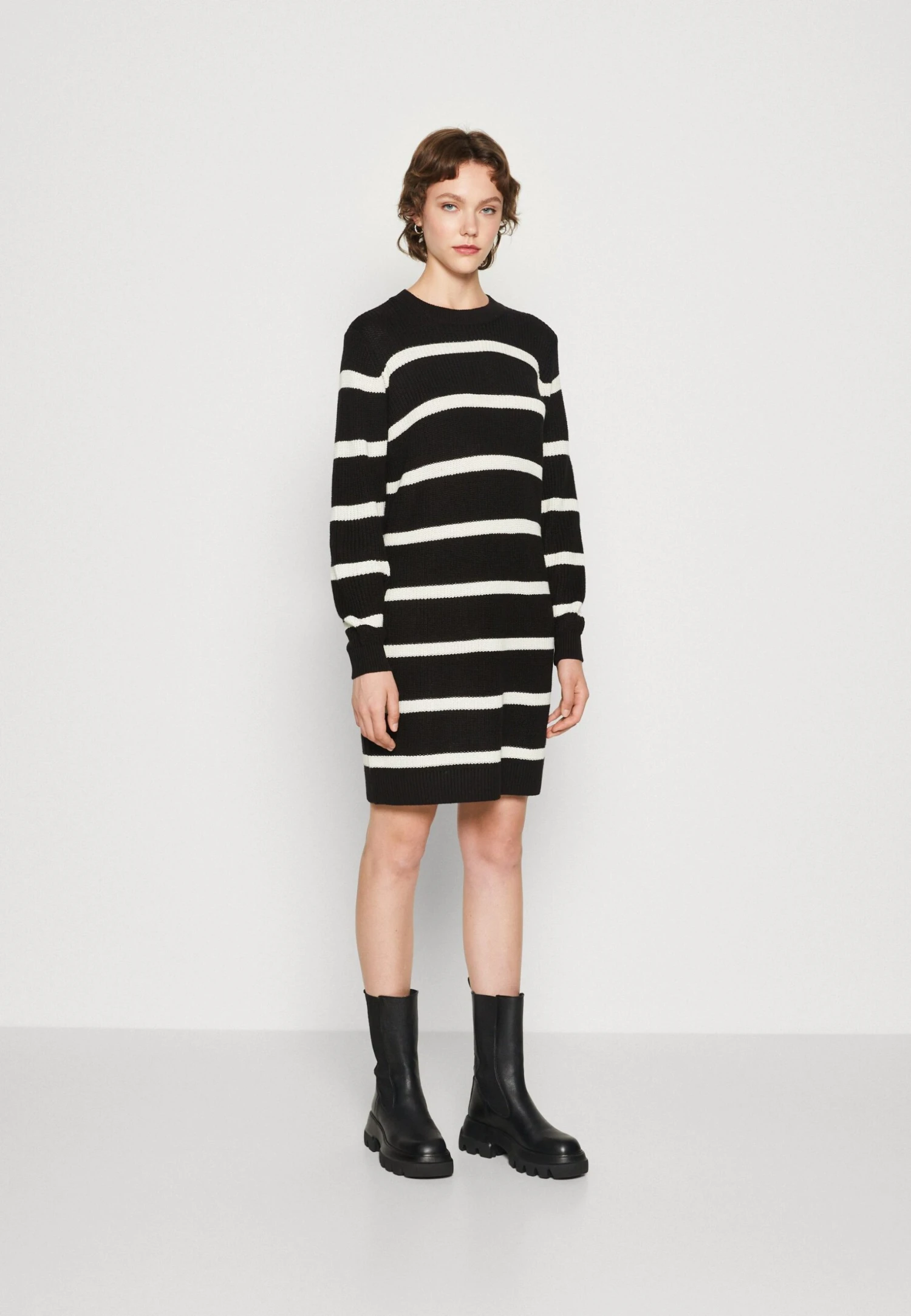 Noisy May Nmmaysa Stripe O Neck Dress - Gebreide Jurk - Black/Eggnog 3 Noisy May Nmmaysa Stripe O Neck Dress - Gebreide Jurk - Black/Eggnog