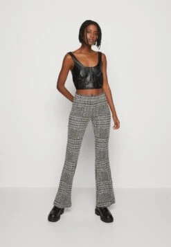 Noisy May Nmtowny Flared Pant - Broek - Black 9 Noisy May Nmtowny Flared Pant - Broek - Black -Noisy May d9ab193bea114698b17146c74e455d43