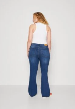 Nmsallie Curve - Flared Jeans - Medium Blue Denim -Noisy May dbcd1c41f6c94ee9998b1ef757c846e6