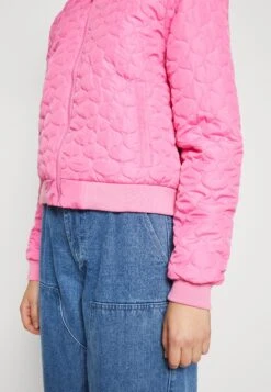 Noisy May Nmvivi- Bomberjacks - Shocking Pink 13 Noisy May Nmvivi- Bomberjacks - Shocking Pink -Noisy May dc1201dc086f45bf947f5548ae127643