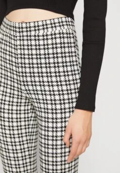 Noisy May Nmsally Pasa Pant - Broek - Bright White/Black -Noisy May def91375dbc94b52a03bd86aa1fdd374