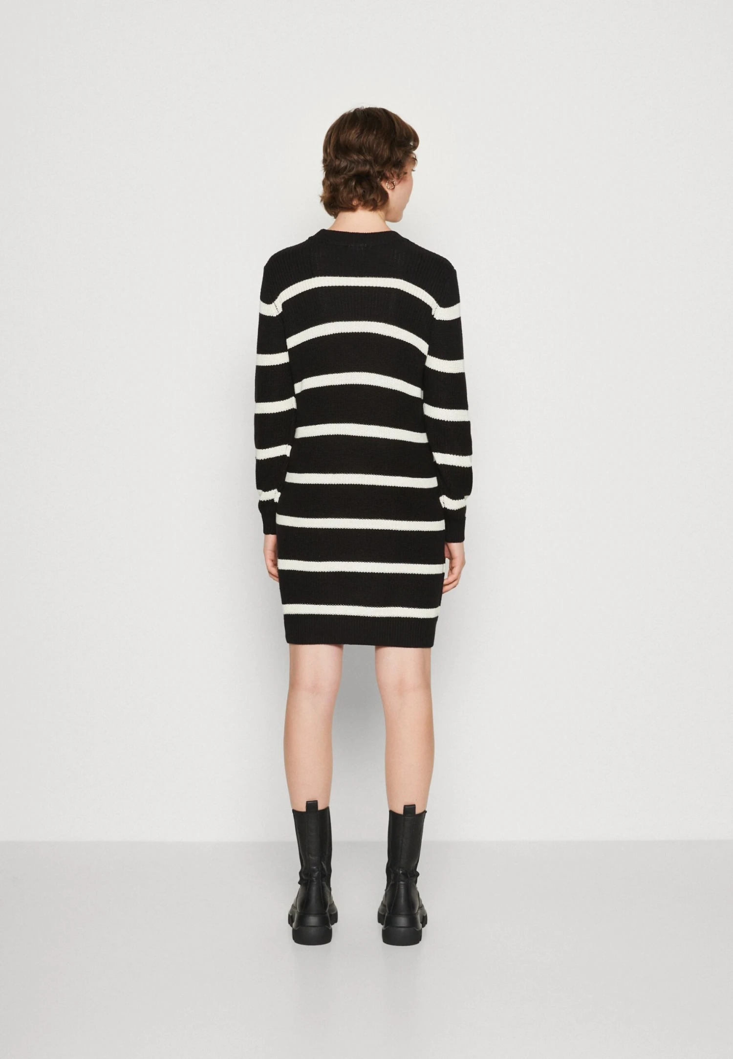 Noisy May Nmmaysa Stripe O Neck Dress - Gebreide Jurk - Black/Eggnog 5 Noisy May Nmmaysa Stripe O Neck Dress - Gebreide Jurk - Black/Eggnog - Afbeelding 3