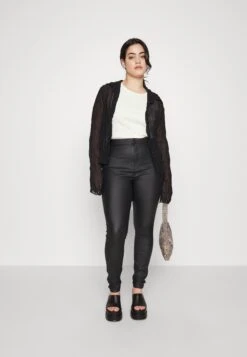 Super Pants - Broek - Black -Noisy May e6b7c2f3a368470593c21edc3298d55f