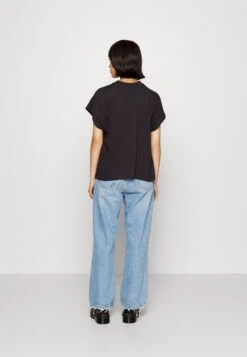 Noisy May Petite Nmhailey Kizz- T-Shirt Print - Obsidian/Kizz -Noisy May ec840cc3968f48e1afa61610216c6b48