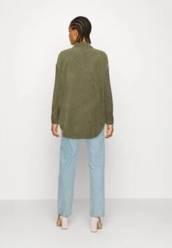 Noisy May Nmflanny Shacket- Halflange Jas - Kalamata -Noisy May eeada42b5df3408a8e3d7eaf0a1a9d79