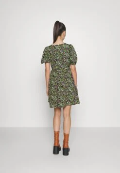 Noisy May Petite NmdevonCut Out Short Dress Petite - Jurk - Black Flower Aop -Noisy May f263f59fed2a4a5cb1208fa2e0373548