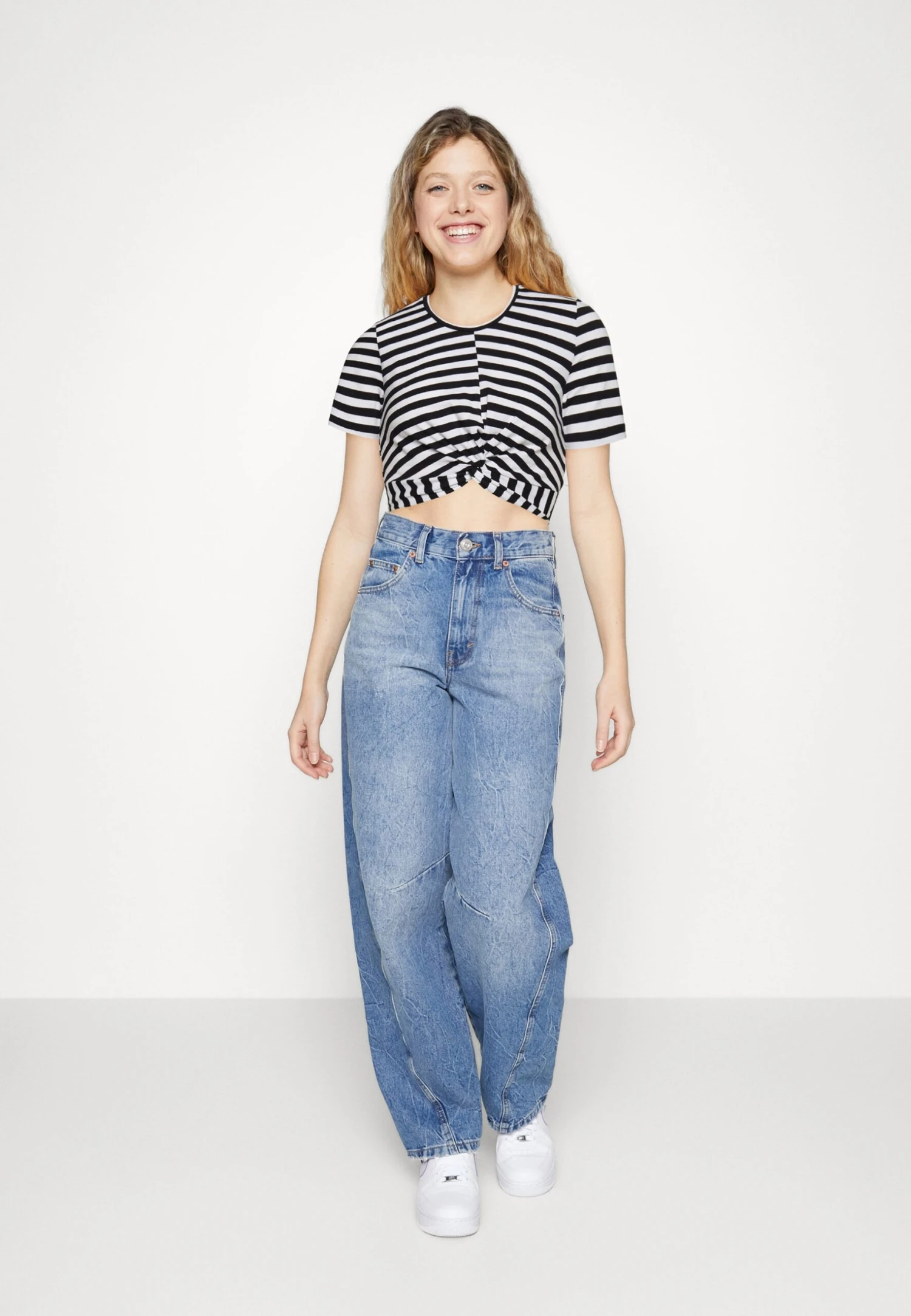 Noisy May Nmtwiggi- T-Shirt Print - Black/White 4 Noisy May Nmtwiggi- T-Shirt Print - Black/White - Afbeelding 2