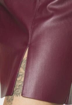 Noisy May Petite Nmclara Penny Pu Hw Slit Skirt Petite - Leren Rok - Windsor Wine -Noisy May f8053845cba84f7089d251e764c54bf1