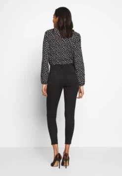 Noisy May Nmlucy- Jeans Skinny Fit - Black Denim 10 Noisy May Nmlucy- Jeans Skinny Fit - Black Denim -Noisy May fe8a2e7cb7f5486388ed715f55f3c31f