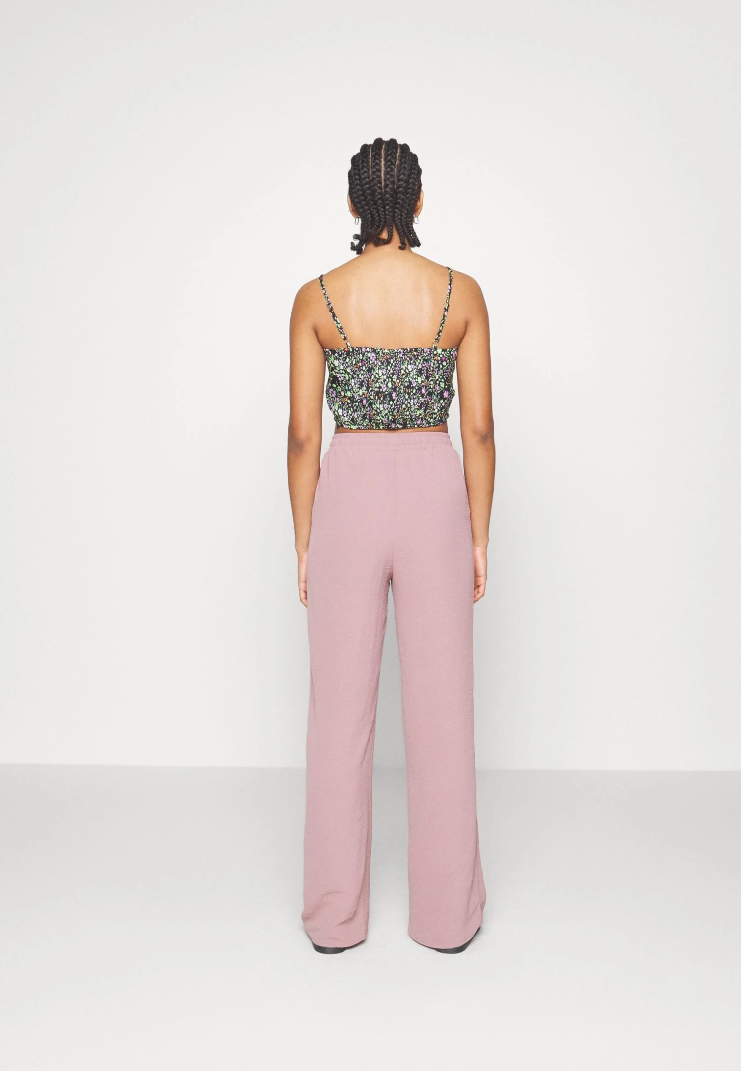 Noisy May Singlet Crop - Top - Black 5 Noisy May Singlet Crop - Top - Black - Afbeelding 3